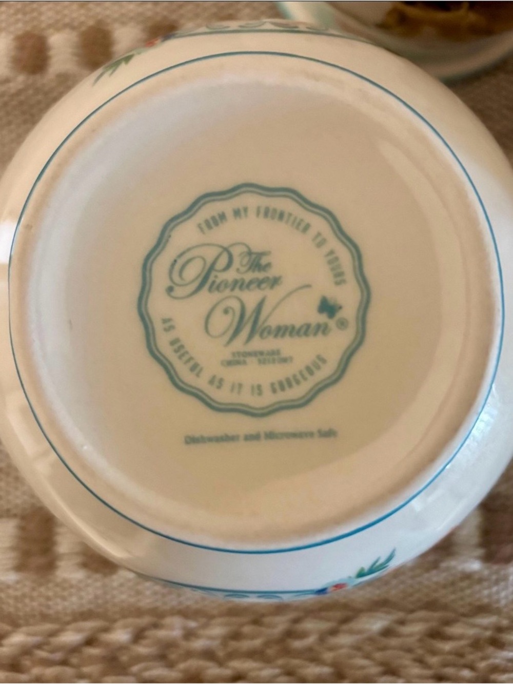 Pioneer Woman Chandelier Mug Tree and 4 Novelty Gingham Stoneware Mugs-5 Pieces - Picture 9 of 12